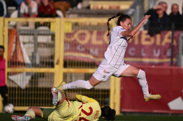 Rachele Baldi of A.S. Roma Femminile and Fortesa Berisha of Como Women are in action during the Matchday 18 of the Serie A Women Athora Championship between A.S. Roma and F.C. Como Women at the Tre Fontane Stadium on April 3, 2026 in Roma, Italy.  Copyright: xDomenicoxCippitelli IPAxSportx xipa-agency.netx xx IPA_73737589 IPA_Agency_IPA73737589
