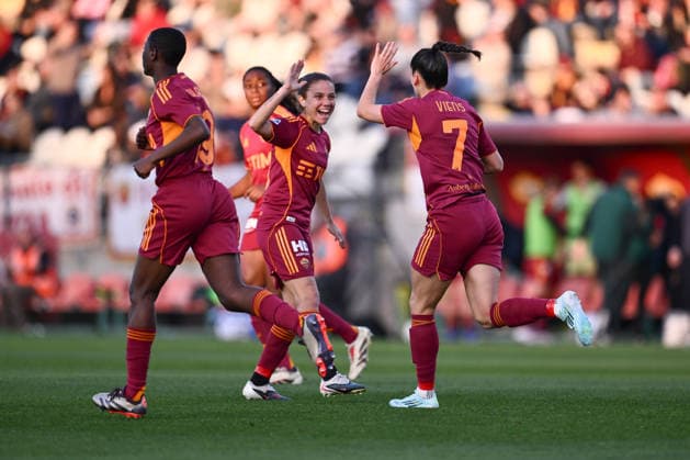 Evelyne Viens of A.S. Roma Femminile celebrates after scoring the goal of 3-3 during the Matchday 18 of the Serie A Women Athora Championship between A.S. Roma and F.C. Como Women at the Tre Fontane Stadium on April 3, 2026 in Roma, Italy.  Copyright: xDomenicoxCippitelli IPAxSportx xipa-agency.netx xx IPA_73738745 IPA_Agency_IPA73738745