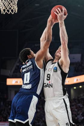Bahcesehir Koleji v Besiktas GAIN - EuroCup ISTANBUL, TURKIYE - APRIL 3: Bahcesehir Koleji’s Matt Mitchell (L) and Besiktas GAIN’s Conor Morgan (9) compete during the BKT EuroCup semifinal second leg match at Sinan Erdem Sports Hall, on April 3, 2026, in Istanbul, Turkiye. Cemal Yurttas Anadolu Istanbul Turkey. Editorial use only. Please get in touch for any other usage.  Copyright: x2026xAnadoluxCemalxYurttasx