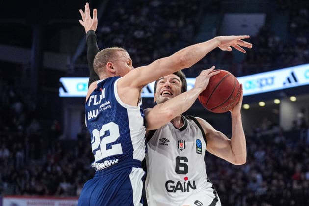 Bahcesehir Koleji v Besiktas GAIN - EuroCup ISTANBUL, TURKIYE - APRIL 3: Bahcesehir Koleji’s Malachi Flynn (L) and Besiktas GAIN’s Berk Ugurlu (6) compete during the BKT EuroCup semifinal second leg match at Sinan Erdem Sports Hall, on April 3, 2026, in Istanbul, Turkiye. Cemal Yurttas Anadolu Istanbul Turkey. Editorial use only. Please get in touch for any other usage.  Copyright: x2026xAnadoluxCemalxYurttasx