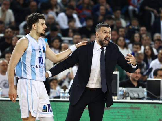 Turk Telekom v Cosea JL - BKT EuroCup ANKARA, TURKIYE - APRIL 3: Head coach of Turk Telekom, Erdem Can gives tactics to Uros Trifunovic (10) during the BKT EuroCup semifinal second leg match between Turk Telekom and Cosea JL at Ankara Arena, in Ankara, Turkiye on April 3, 2026. Mustafa Murat Kaynak Anadolu Ankara Turkey. Editorial use only. Please get in touch for any other usage.  Copyright: x2026xAnadoluxMustafaxMuratxKaynakx