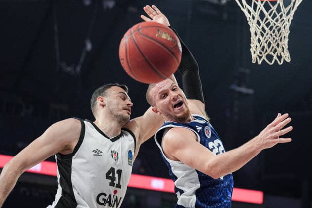 Bahcesehir Koleji v Besiktas GAIN - EuroCup ISTANBUL, TURKIYE - APRIL 3: Malachi Flynn (R) of Bahcesehir Koleji in action against Ante Zizic (41) of Besiktas GAIN during the BKT EuroCup semifinal second leg match at Sinan Erdem Sports Hall, on April 3, 2026, in Istanbul, Turkiye. Cemal Yurttas Anadolu Istanbul Turkey. Editorial use only. Please get in touch for any other usage.  Copyright: x2026xAnadoluxCemalxYurttaÅüx