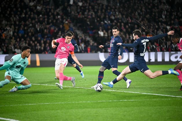 Paris Saint-Germain v Toulouse FC - Ligue 1 McDonald s 2025 2026 02 Rasmus Schmidt NICOLAISEN (tfc) - 21 Lucas HERNANDEZ (psg) during the Ligue 1 McDonald s match between Paris and Toulouse at Parc des Princes on April 3, 2026 in Paris, France. Paris France  Copyright: xFEPx 776348342