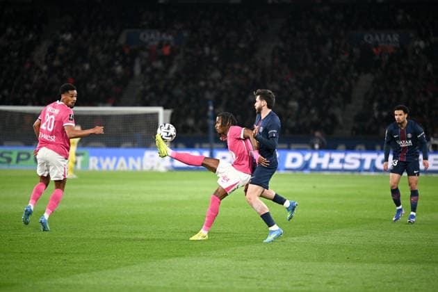 Paris Saint-Germain v Toulouse FC - Ligue 1 McDonald s 2025 2026 10 Yann GBOHO (tfc) - 07 Khvicha KVARATSKHELIA (psg) during the Ligue 1 McDonald s match between Paris and Toulouse at Parc des Princes on April 3, 2026 in Paris, France. Paris France  Copyright: xFEPx 776348342