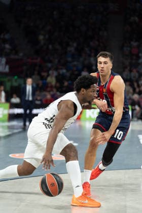 ESP Kosner Baskonia v Real Madrid Euroleague Andres Feliz of Real Madrid and Matteo Spangolo Baskonia during the Euroleague match, between Kosner Baskonia and Real Madrid played at Buesa Arena Stadium on April 3, 2026 in Vitoria Spain Vitoria Pais Vasco Spain Basketball Copyright: xMiguelxGarciax xAgenciaxLOFx