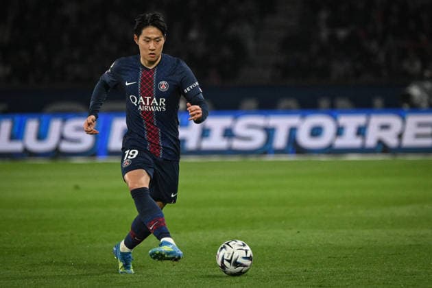 Ligue 1 PSG vs Toulouse FC - FA Paris Saint-Germain’s midfielder Lee Kang-in passes the ball during the French L1 football match between Paris Saint-Germain and Toulouse FC at the Parc des Princes stadium in Paris on April 3, 2026. Photo by Firas Abdullah ABACAPRESS.COM Paris Île-de-France France  Copyright: xAbdullahxFiras ABACAx