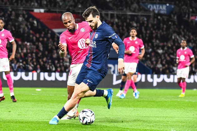 FOOTBALL : Paris Saint Germain vs Toulouse FC - Ligue 1 - JournÃ e 28 - 03 04 2026 Khvicha Kvaratskhelia (Paris SG) Djibril SidibÃ (Toulouse FC) ParisFrance  Copyright: xBaptistexAutissierx