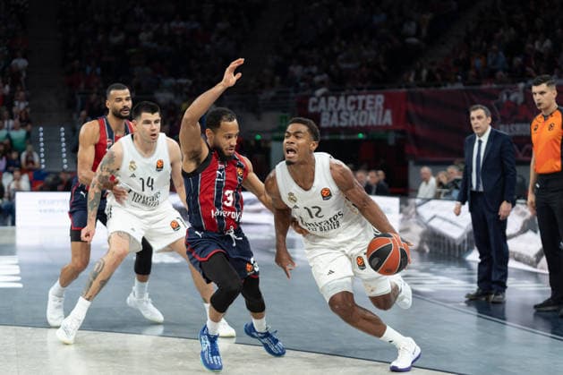 ESP Kosner Baskonia v Real Madrid Euroleague Theo Maledon of Real Madrid and Markquis Nowell of Baskonia during the Euroleague match, between Kosner Baskonia and Real Madrid played at Buesa Arena Stadium on April 3, 2026 in Vitoria Spain Vitoria Pais Vasco Spain Basketball Copyright: xMiguelxGarciax xAgenciaxLOFx