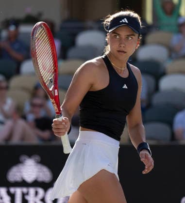 April 3, 2026: Iva Jovic (USA) defeated Anna Kalinskaya (RUS) 6-3, 6-4 at the Credit One Charleston Open being played at Credit One Staduim in Charleston, South Carolina USA Ã‚ Tennisclix Charleston USA - ZUMAc04_ 20260403_zma_c04_084 Copyright: xLesliexBillmanx