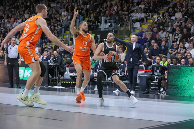 01 Luca VILDOZA Virtus Bologna Match BASKETBALL - EUROLEAGUE Virtus Bologna vs Valencia Basket 03-04-2026 13 Darius Thomson Valencia Basket Match BASKETBALL - EUROLEAGUE Virtus Bologna vs Valencia Basket 03-04-2026 during Virtus Bologna vs Valencia BC, Basketball Euroleague match in Bologna, Italy, April 03 2026  Copyright: xValentinoxOrsini IPAxSportx xipa-agency.netx xx IPA_73742116 IPA_Agency_IPA73742116
