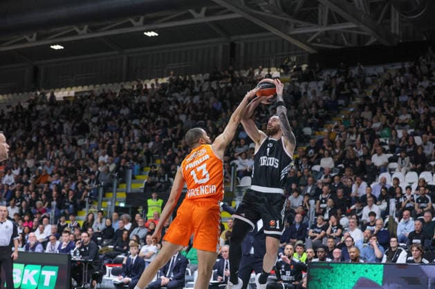 01 Luca VILDOZA Virtus Bologna Match BASKETBALL - EUROLEAGUE Virtus Bologna vs Valencia Basket 03-04-2026 13 Darius Thomson Valencia Basket Match BASKETBALL - EUROLEAGUE Virtus Bologna vs Valencia Basket 03-04-2026 during Virtus Bologna vs Valencia BC, Basketball Euroleague match in Bologna, Italy, April 03 2026  Copyright: xValentinoxOrsini IPAxSportx xipa-agency.netx xx IPA_73742117 IPA_Agency_IPA73742117