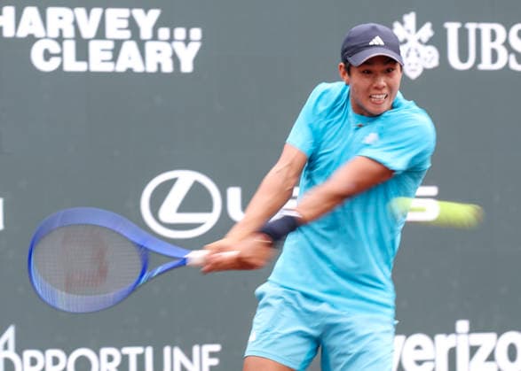 HOUSTON, TX - APRIL 03: Learner Tien (USA) in action during the singles quarterfinals of the Men™s Clay Court Championship on April 3, 2026 at River Oaks Country Club in Houston, Texas. (Photo by Leslie Plaza Johnson Icon Sportswire) TENNIS: APR 03 US Men s Clay Court Championship EDITORIAL USE ONLY Icon260403065