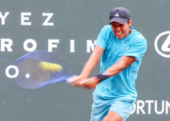 HOUSTON, TX - APRIL 03: Learner Tien (USA) in action during the singles quarterfinals of the Men™s Clay Court Championship on April 3, 2026 at River Oaks Country Club in Houston, Texas. (Photo by Leslie Plaza Johnson Icon Sportswire) TENNIS: APR 03 US Men s Clay Court Championship EDITORIAL USE ONLY Icon260403066