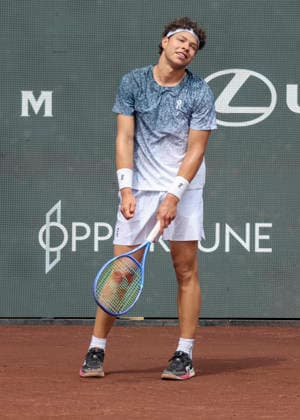 HOUSTON, TX - APRIL 03: Ben Shelton (USA) reacts during the singles quarterfinals of the Men™s Clay Court Championship on April 3, 2026 at River Oaks Country Club in Houston, Texas. (Photo by Leslie Plaza Johnson Icon Sportswire) TENNIS: APR 03 US Men s Clay Court Championship EDITORIAL USE ONLY Icon260403085