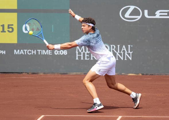 HOUSTON, TX - APRIL 03: Ben Shelton (USA) in action during the singles quarterfinals of the Men™s Clay Court Championship on April 3, 2026 at River Oaks Country Club in Houston, Texas. (Photo by Leslie Plaza Johnson Icon Sportswire) TENNIS: APR 03 US Men s Clay Court Championship EDITORIAL USE ONLY Icon260403094
