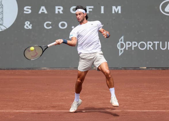 HOUSTON, TX - APRIL 03: Thiago Agustin Tirante (ARG) in action during the singles quarterfinals of the Men™s Clay Court Championship on April 3, 2026 at River Oaks Country Club in Houston, Texas. (Photo by Leslie Plaza Johnson Icon Sportswire) TENNIS: APR 03 US Men s Clay Court Championship EDITORIAL USE ONLY Icon260403100
