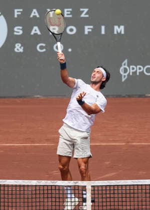 HOUSTON, TX - APRIL 03: Thiago Agustin Tirante (ARG) in action during the singles quarterfinals of the Men™s Clay Court Championship on April 3, 2026 at River Oaks Country Club in Houston, Texas. (Photo by Leslie Plaza Johnson Icon Sportswire) TENNIS: APR 03 US Men s Clay Court Championship EDITORIAL USE ONLY Icon260403102