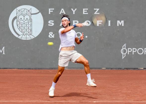 HOUSTON, TX - APRIL 03: Thiago Agustin Tirante (ARG) in action during the singles quarterfinals of the Men™s Clay Court Championship on April 3, 2026 at River Oaks Country Club in Houston, Texas. (Photo by Leslie Plaza Johnson Icon Sportswire) TENNIS: APR 03 US Men s Clay Court Championship EDITORIAL USE ONLY Icon260403110