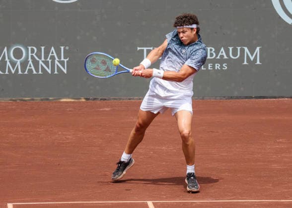HOUSTON, TX - APRIL 03: Ben Shelton (USA) in action during the singles quarterfinals of the Men™s Clay Court Championship on April 3, 2026 at River Oaks Country Club in Houston, Texas. (Photo by Leslie Plaza Johnson Icon Sportswire) TENNIS: APR 03 US Men s Clay Court Championship EDITORIAL USE ONLY Icon260403117