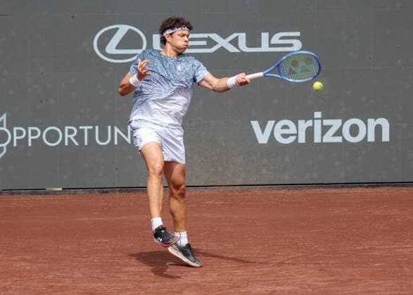 HOUSTON, TX - APRIL 03: Ben Shelton (USA) in action during the singles quarterfinals of the Men™s Clay Court Championship on April 3, 2026 at River Oaks Country Club in Houston, Texas. (Photo by Leslie Plaza Johnson Icon Sportswire) TENNIS: APR 03 US Men s Clay Court Championship EDITORIAL USE ONLY Icon260403118