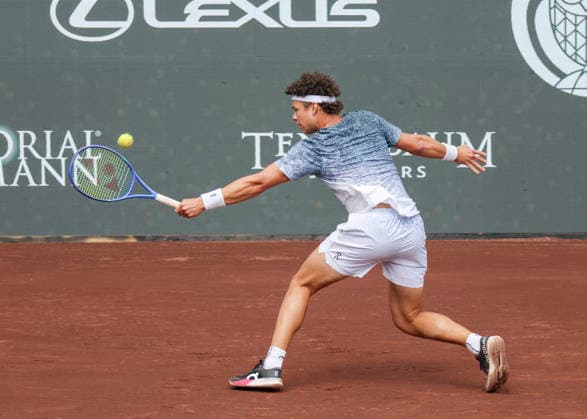 HOUSTON, TX - APRIL 03: Ben Shelton (USA) in action during the singles quarterfinals of the Men™s Clay Court Championship on April 3, 2026 at River Oaks Country Club in Houston, Texas. (Photo by Leslie Plaza Johnson Icon Sportswire) TENNIS: APR 03 US Men s Clay Court Championship EDITORIAL USE ONLY Icon260403122