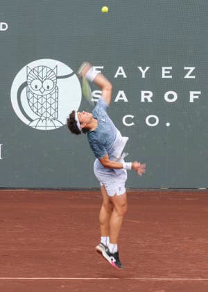 HOUSTON, TX - APRIL 03: Ben Shelton (USA) serves the ball during the singles quarterfinals of the Men™s Clay Court Championship on April 3, 2026 at River Oaks Country Club in Houston, Texas. (Photo by Leslie Plaza Johnson Icon Sportswire) TENNIS: APR 03 US Men s Clay Court Championship EDITORIAL USE ONLY Icon260403123