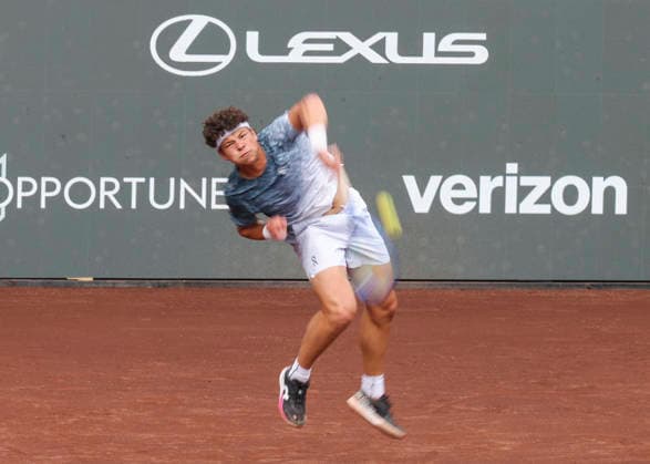 HOUSTON, TX - APRIL 03: Ben Shelton (USA) watches his serve during the singles quarterfinals of the Men™s Clay Court Championship on April 3, 2026 at River Oaks Country Club in Houston, Texas. (Photo by Leslie Plaza Johnson Icon Sportswire) TENNIS: APR 03 US Men s Clay Court Championship EDITORIAL USE ONLY Icon260403125