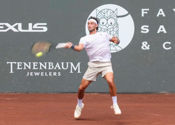 HOUSTON, TX - APRIL 03: Thiago Agustin Tirante (ARG) in action during the singles quarterfinals of the Men™s Clay Court Championship on April 3, 2026 at River Oaks Country Club in Houston, Texas. (Photo by Leslie Plaza Johnson Icon Sportswire) TENNIS: APR 03 US Men s Clay Court Championship EDITORIAL USE ONLY Icon260403126