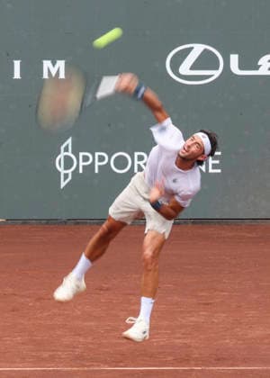 HOUSTON, TX - APRIL 03: Thiago Agustin Tirante (ARG) watches his serve during the singles quarterfinals of the Men™s Clay Court Championship on April 3, 2026 at River Oaks Country Club in Houston, Texas. (Photo by Leslie Plaza Johnson Icon Sportswire) TENNIS: APR 03 US Men s Clay Court Championship EDITORIAL USE ONLY Icon260403130