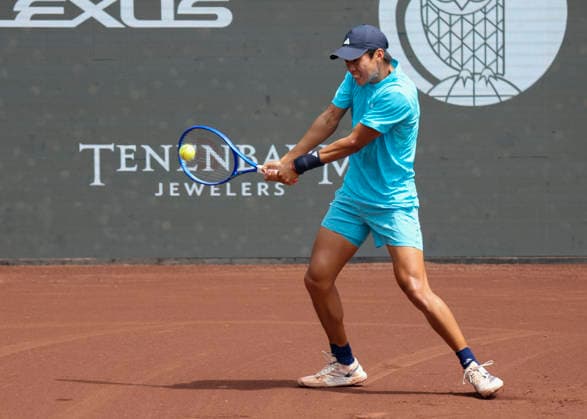 HOUSTON, TX - APRIL 03: Learner Tien (USA) in action during the singles quarterfinals of the Men™s Clay Court Championship on April 3, 2026 at River Oaks Country Club in Houston, Texas. (Photo by Leslie Plaza Johnson Icon Sportswire) TENNIS: APR 03 US Men s Clay Court Championship EDITORIAL USE ONLY Icon260403012