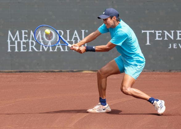 HOUSTON, TX - APRIL 03: Learner Tien (USA) in action during the singles quarterfinals of the Men™s Clay Court Championship on April 3, 2026 at River Oaks Country Club in Houston, Texas. (Photo by Leslie Plaza Johnson Icon Sportswire) TENNIS: APR 03 US Men s Clay Court Championship EDITORIAL USE ONLY Icon260403014
