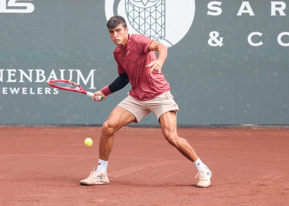 HOUSTON, TX - APRIL 03: Roman Andres Burruchaga (ARG) in action during the singles quarterfinals of the Men™s Clay Court Championship on April 3, 2026 at River Oaks Country Club in Houston, Texas. (Photo by Leslie Plaza Johnson Icon Sportswire) TENNIS: APR 03 US Men s Clay Court Championship EDITORIAL USE ONLY Icon260403016