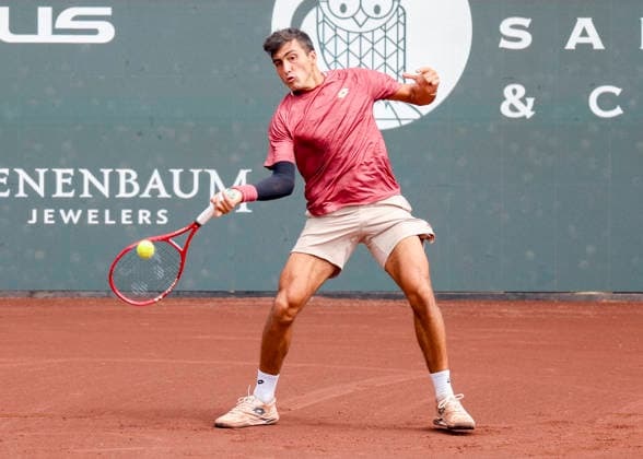 HOUSTON, TX - APRIL 03: Roman Andres Burruchaga (ARG) in action during the singles quarterfinals of the Men™s Clay Court Championship on April 3, 2026 at River Oaks Country Club in Houston, Texas. (Photo by Leslie Plaza Johnson Icon Sportswire) TENNIS: APR 03 US Men s Clay Court Championship EDITORIAL USE ONLY Icon260403017