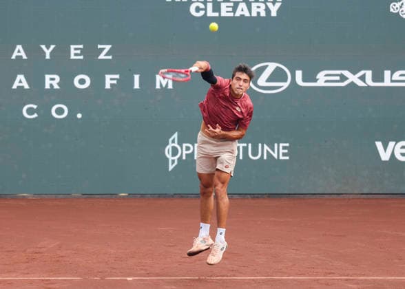 HOUSTON, TX - APRIL 03: Roman Andres Burruchaga (ARG) in action during the singles quarterfinals of the Men™s Clay Court Championship on April 3, 2026 at River Oaks Country Club in Houston, Texas. (Photo by Leslie Plaza Johnson Icon Sportswire) TENNIS: APR 03 US Men s Clay Court Championship EDITORIAL USE ONLY Icon260403020