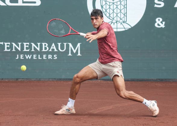 HOUSTON, TX - APRIL 03: Roman Andres Burruchaga (ARG) in action during the singles quarterfinals of the Men™s Clay Court Championship on April 3, 2026 at River Oaks Country Club in Houston, Texas. (Photo by Leslie Plaza Johnson Icon Sportswire) TENNIS: APR 03 US Men s Clay Court Championship EDITORIAL USE ONLY Icon260403023
