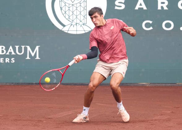 HOUSTON, TX - APRIL 03: Roman Andres Burruchaga (ARG) in action during the singles quarterfinals of the Men™s Clay Court Championship on April 3, 2026 at River Oaks Country Club in Houston, Texas. (Photo by Leslie Plaza Johnson Icon Sportswire) TENNIS: APR 03 US Men s Clay Court Championship EDITORIAL USE ONLY Icon260403033