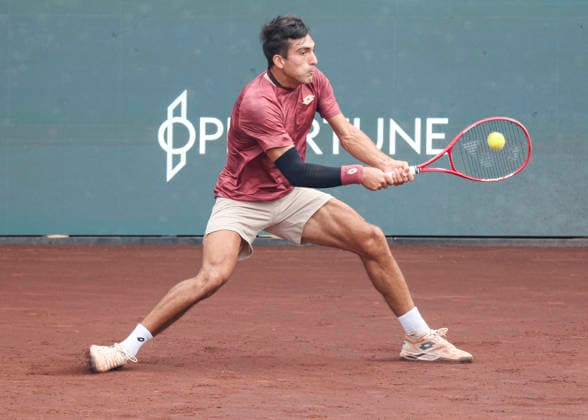 HOUSTON, TX - APRIL 03: Roman Andres Burruchaga (ARG) in action during the singles quarterfinals of the Men™s Clay Court Championship on April 3, 2026 at River Oaks Country Club in Houston, Texas. (Photo by Leslie Plaza Johnson Icon Sportswire) TENNIS: APR 03 US Men s Clay Court Championship EDITORIAL USE ONLY Icon260403034