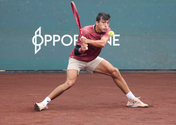 HOUSTON, TX - APRIL 03: Roman Andres Burruchaga (ARG) in action during the singles quarterfinals of the Men™s Clay Court Championship on April 3, 2026 at River Oaks Country Club in Houston, Texas. (Photo by Leslie Plaza Johnson Icon Sportswire) TENNIS: APR 03 US Men s Clay Court Championship EDITORIAL USE ONLY Icon260403035