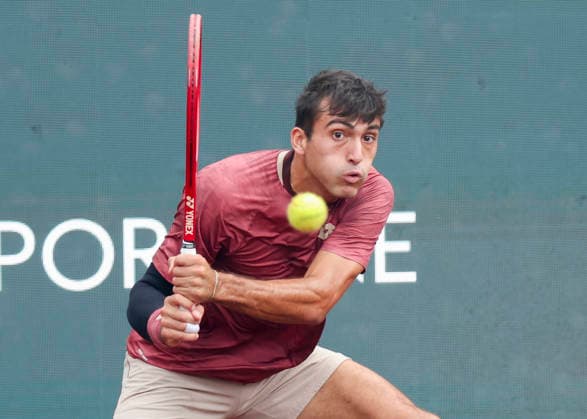 HOUSTON, TX - APRIL 03: Roman Andres Burruchaga (ARG) in action during the singles quarterfinals of the Men™s Clay Court Championship on April 3, 2026 at River Oaks Country Club in Houston, Texas. (Photo by Leslie Plaza Johnson Icon Sportswire) TENNIS: APR 03 US Men s Clay Court Championship EDITORIAL USE ONLY Icon260403036