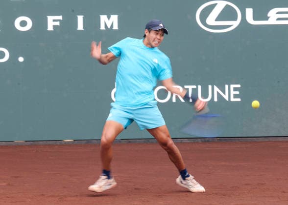 HOUSTON, TX - APRIL 03: Learner Tien (USA) in action during the singles quarterfinals of the Men™s Clay Court Championship on April 3, 2026 at River Oaks Country Club in Houston, Texas. (Photo by Leslie Plaza Johnson Icon Sportswire) TENNIS: APR 03 US Men s Clay Court Championship EDITORIAL USE ONLY Icon260403040