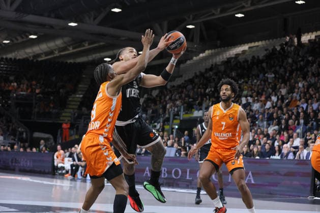 03 Carsen EDWARDS Virtus Bologna Match BASKETBALL - EUROLEAGUE Virtus Bologna vs Valencia Basket 03-04-2026 08 Jean Montero Valencia Basket Match BASKETBALL - EUROLEAGUE Virtus Bologna vs Valencia Basket 03-04-2026 during Virtus Bologna vs Valencia BC, Basketball Euroleague match in Bologna, Italy, April 03 2026  Copyright: xValentinoxOrsini IPAxSportx xipa-agency.netx xx IPA_73742152 IPA_Agency_IPA73742152