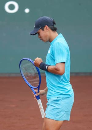 HOUSTON, TX - APRIL 03: Learner Tien (USA) reacts during the singles quarterfinals of the Men™s Clay Court Championship on April 3, 2026 at River Oaks Country Club in Houston, Texas. (Photo by Leslie Plaza Johnson Icon Sportswire) TENNIS: APR 03 US Men s Clay Court Championship EDITORIAL USE ONLY Icon260403047