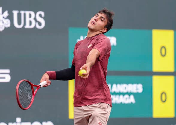 HOUSTON, TX - APRIL 03: Roman Andres Burruchaga (ARG) prepares to serve the ball during the singles quarterfinals of the Men™s Clay Court Championship on April 3, 2026 at River Oaks Country Club in Houston, Texas. (Photo by Leslie Plaza Johnson Icon Sportswire) TENNIS: APR 03 US Men s Clay Court Championship EDITORIAL USE ONLY Icon260403048