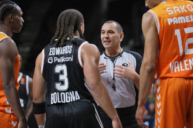 03 Carsen EDWARDS Virtus Bologna Match BASKETBALL - EUROLEAGUE Virtus Bologna vs Valencia Basket 03-04-2026 referee during Virtus Bologna vs Valencia BC, Basketball Euroleague match in Bologna, Italy, April 03 2026  Copyright: xValentinoxOrsini IPAxSportx xipa-agency.netx xx IPA_73742157 IPA_Agency_IPA73742157