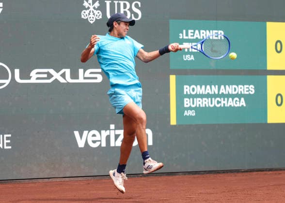 HOUSTON, TX - APRIL 03: Learner Tien (USA) in action during the singles quarterfinals of the Men™s Clay Court Championship on April 3, 2026 at River Oaks Country Club in Houston, Texas. (Photo by Leslie Plaza Johnson Icon Sportswire) TENNIS: APR 03 US Men s Clay Court Championship EDITORIAL USE ONLY Icon260403063