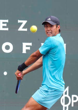 HOUSTON, TX - APRIL 03: Learner Tien (USA) in action during the singles quarterfinals of the Men™s Clay Court Championship on April 3, 2026 at River Oaks Country Club in Houston, Texas. (Photo by Leslie Plaza Johnson Icon Sportswire) TENNIS: APR 03 US Men s Clay Court Championship EDITORIAL USE ONLY Icon260403067
