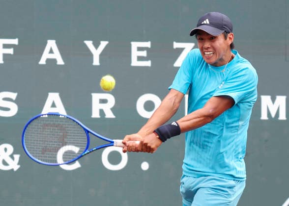HOUSTON, TX - APRIL 03: Learner Tien (USA) in action during the singles quarterfinals of the Men™s Clay Court Championship on April 3, 2026 at River Oaks Country Club in Houston, Texas. (Photo by Leslie Plaza Johnson Icon Sportswire) TENNIS: APR 03 US Men s Clay Court Championship EDITORIAL USE ONLY Icon260403068