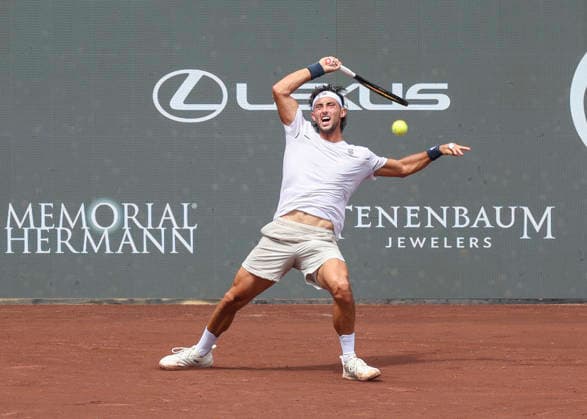 HOUSTON, TX - APRIL 03: Thiago Agustin Tirante (ARG) in action during the singles quarterfinals of the Men™s Clay Court Championship on April 3, 2026 at River Oaks Country Club in Houston, Texas. (Photo by Leslie Plaza Johnson Icon Sportswire) TENNIS: APR 03 US Men s Clay Court Championship EDITORIAL USE ONLY Icon260403074