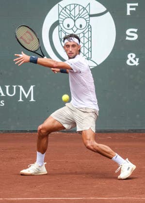 HOUSTON, TX - APRIL 03: Thiago Agustin Tirante (ARG) in action during the singles quarterfinals of the Men™s Clay Court Championship on April 3, 2026 at River Oaks Country Club in Houston, Texas. (Photo by Leslie Plaza Johnson Icon Sportswire) TENNIS: APR 03 US Men s Clay Court Championship EDITORIAL USE ONLY Icon260403081