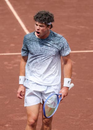 HOUSTON, TX - APRIL 03: Ben Shelton (USA) reacts during the singles quarterfinals of the Men™s Clay Court Championship on April 3, 2026 at River Oaks Country Club in Houston, Texas. (Photo by Leslie Plaza Johnson Icon Sportswire) TENNIS: APR 03 US Men s Clay Court Championship EDITORIAL USE ONLY Icon260403084